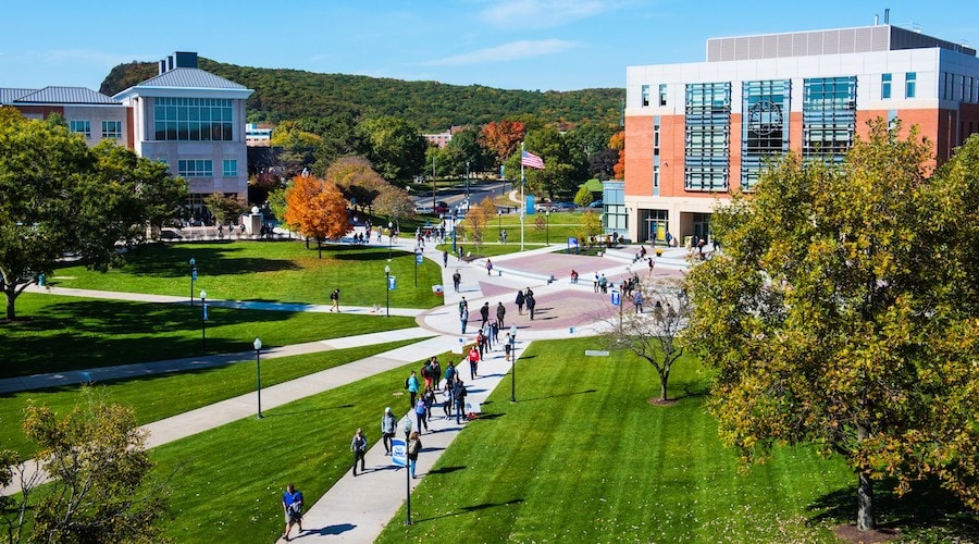 An academic quad of the university with the library on the right and the student center on the left